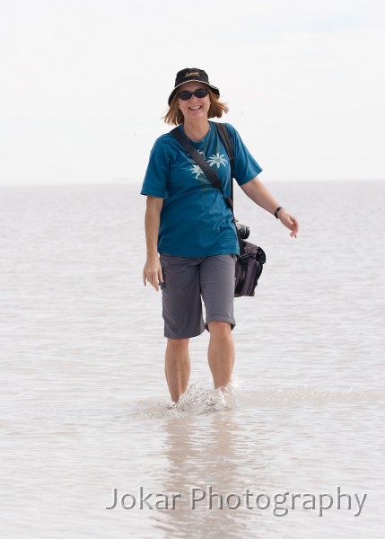 Lake Eyre (Day 2)_20070407_086.jpg - Karen wades in extremely salty water, Lake Eyre South